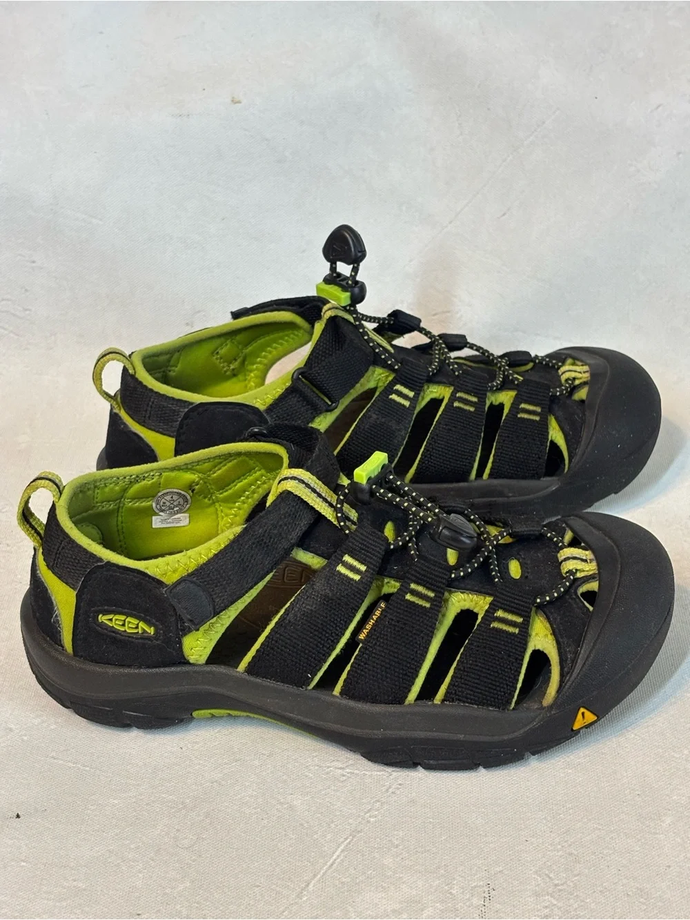 Kids Black and Neon Green Keen Outdoor Hiking Sandals, size 4